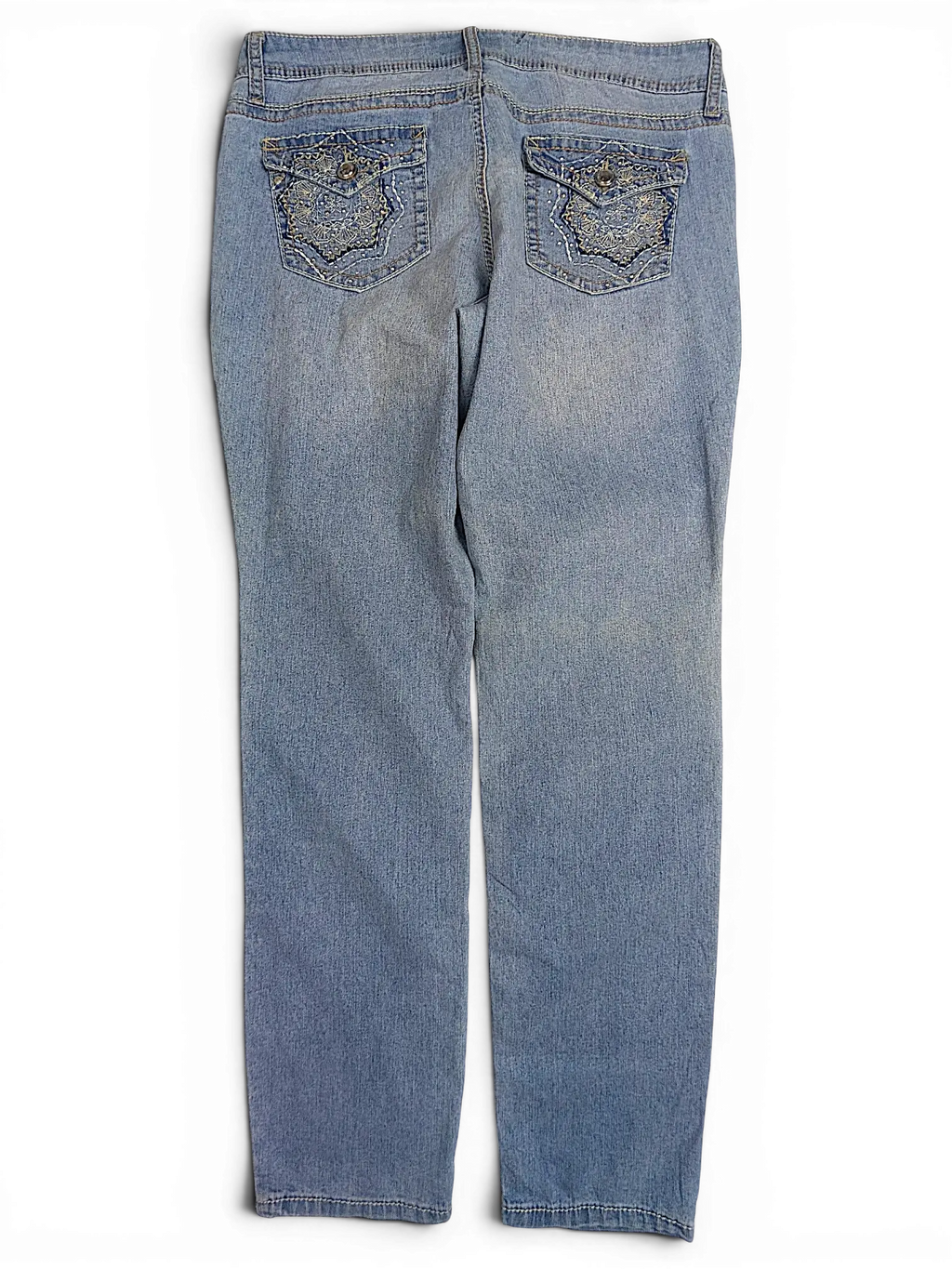 JAKE & IPI l.e.i. Taylor lowrise skinny jeans in light wash denim with embellished back pockets