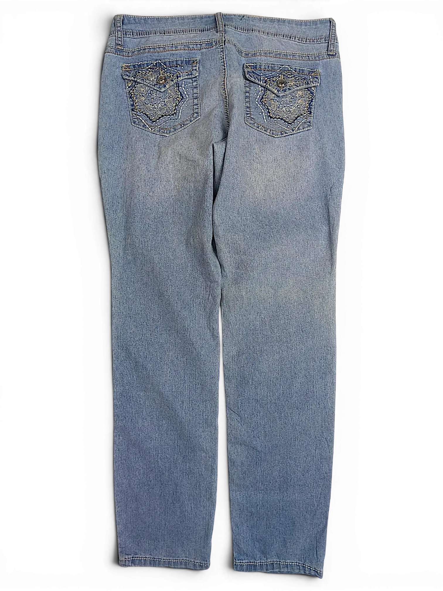 JAKE & IPI l.e.i. Taylor lowrise skinny jeans in light wash denim with embellished back pockets