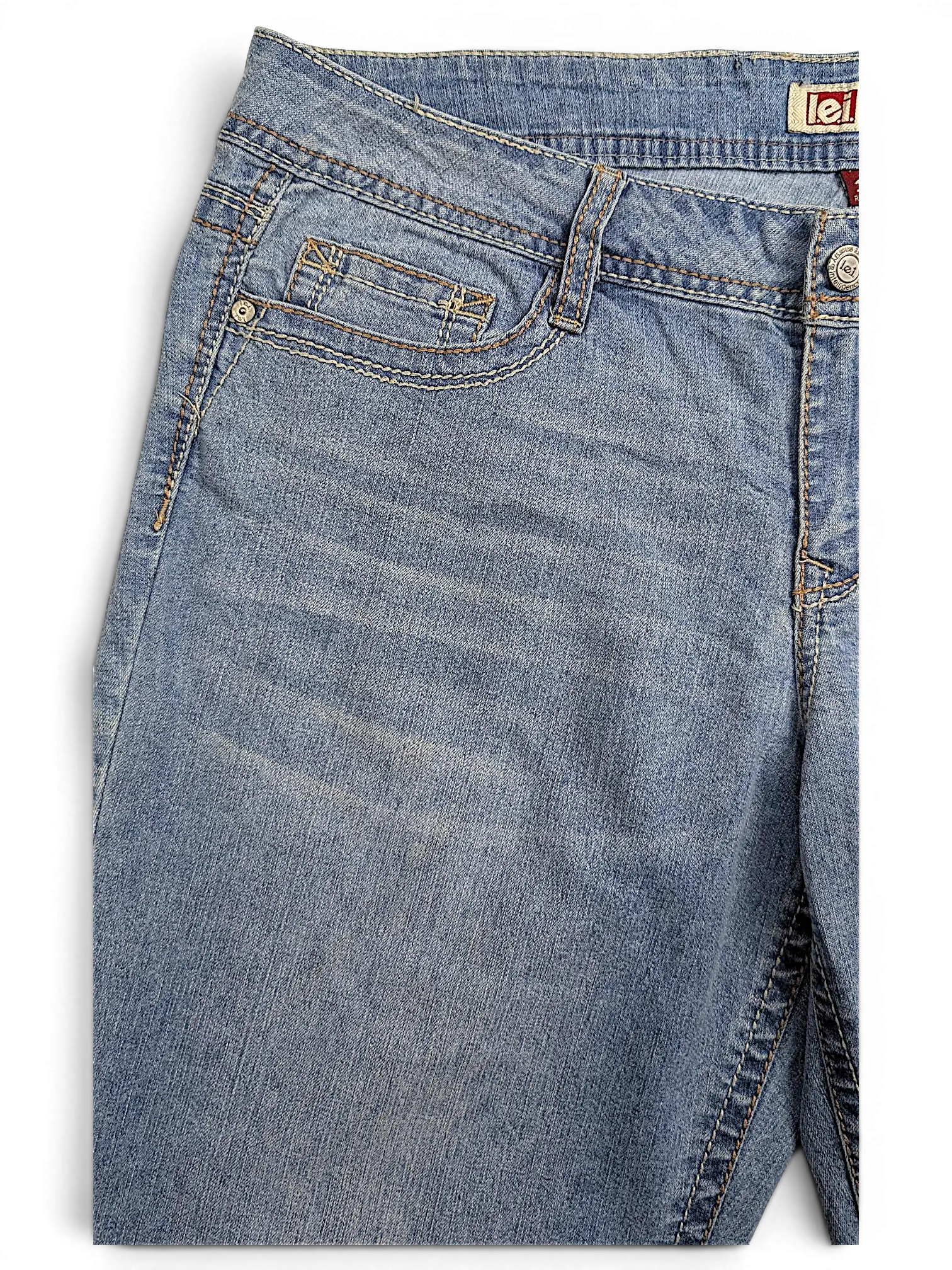 JAKE & IPI l.e.i. Taylor lowrise skinny jeans in light wash denim with contrast stitching and front pocket detail