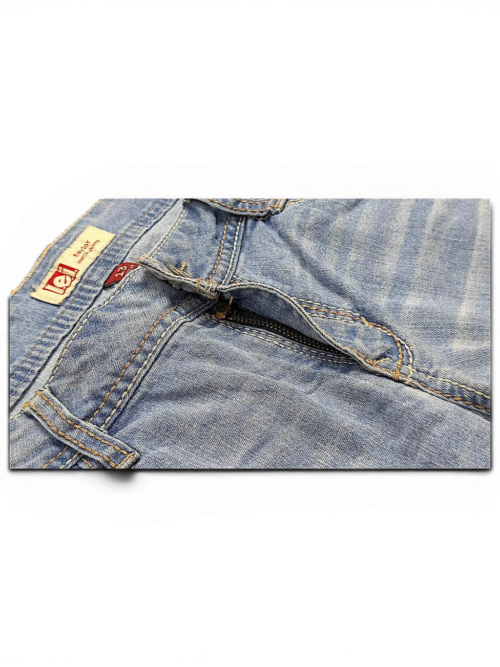 JAKE & IPI l.e.i. Taylor light wash blue lowrise skinny jeans with zipper fly and interior brand label