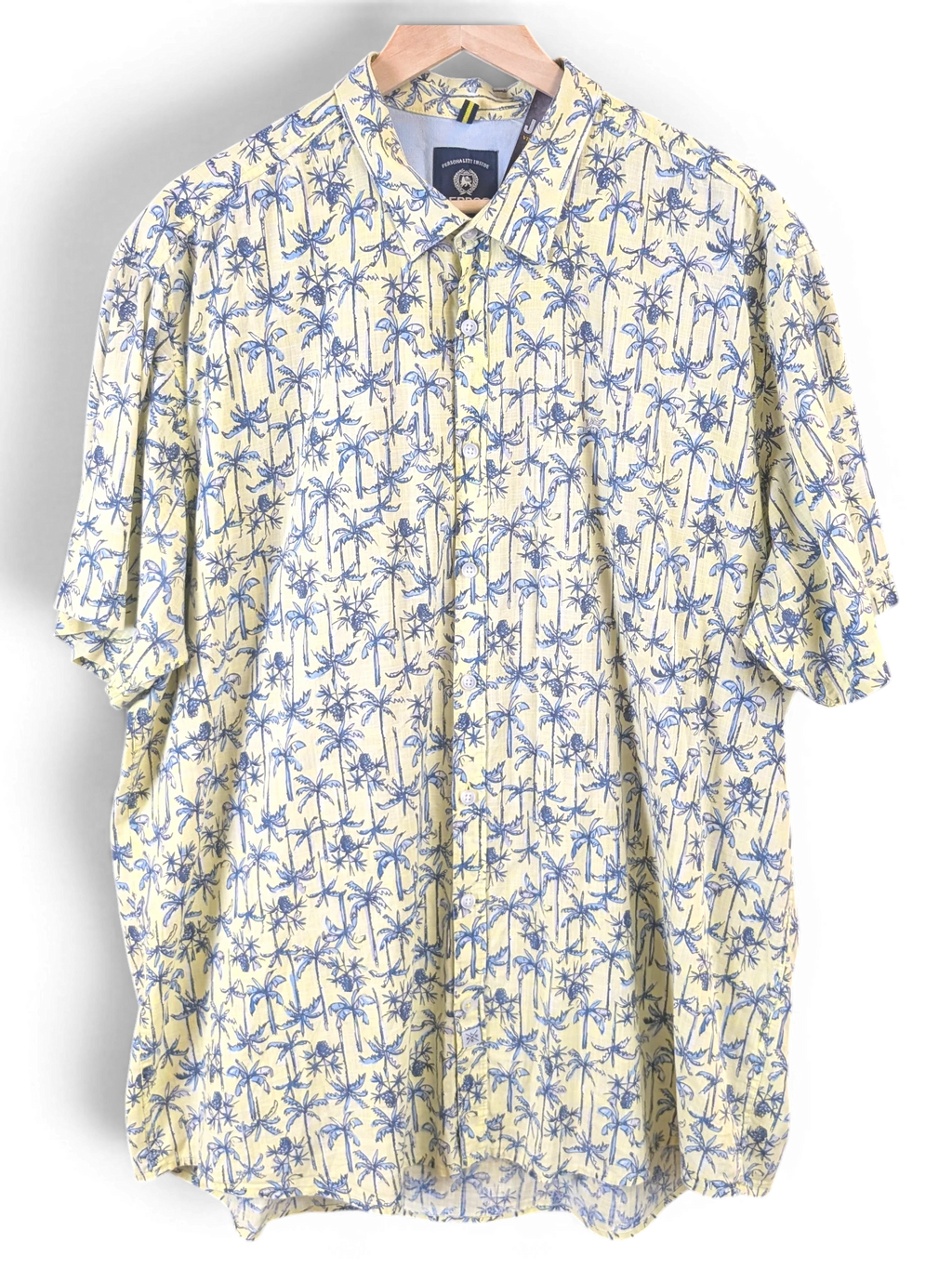 JAKE & IPI Lerros short-sleeve Hawaiian shirt in pale yellow with a blue palm tree print and button-down collar.