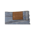 JAKE & IPI Levi's 501 20W vaaleat farkut, vyötäröllä klassinen ruskea nahkamerkki.