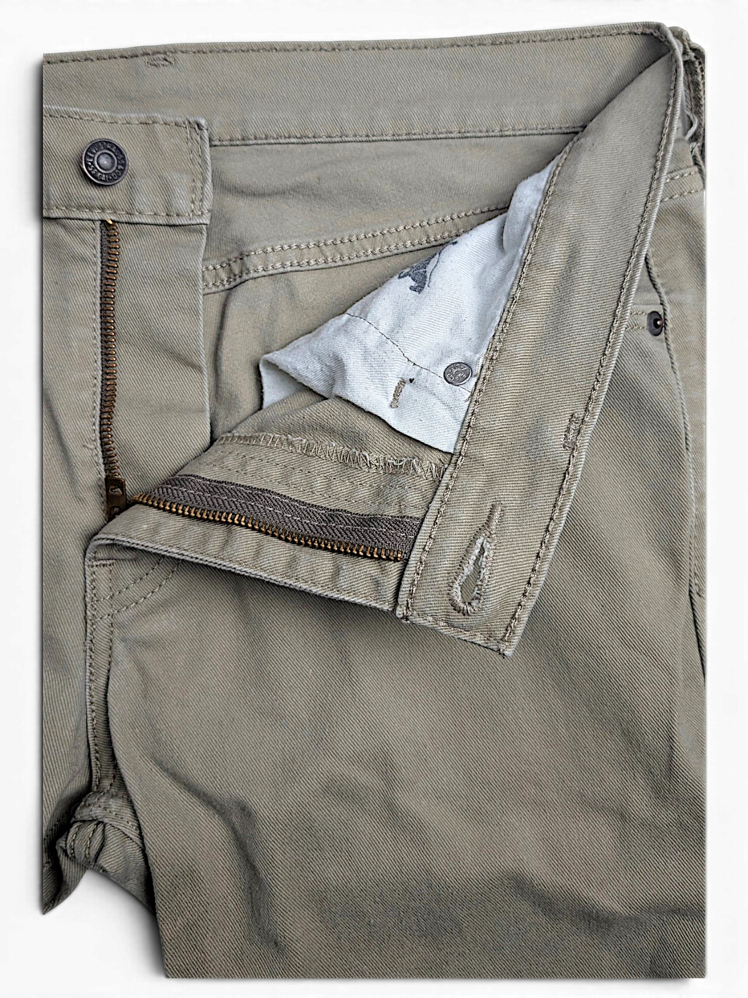 JAKE & IPI pre-owned Levi’s 511 slim fit beige stretch denim jeans featuring a classic zip fly and button closure.