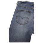 JAKE & IPI Levi's 511 siniset farkut klassisella viisitaskurakenteella ja ikonisilla takataskun tikkauksilla.