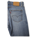 JAKE & IPI Levi's 511 siniset farkut klassisella viisitaskumallilla ja nahkaisella takavyötärömerkillä.