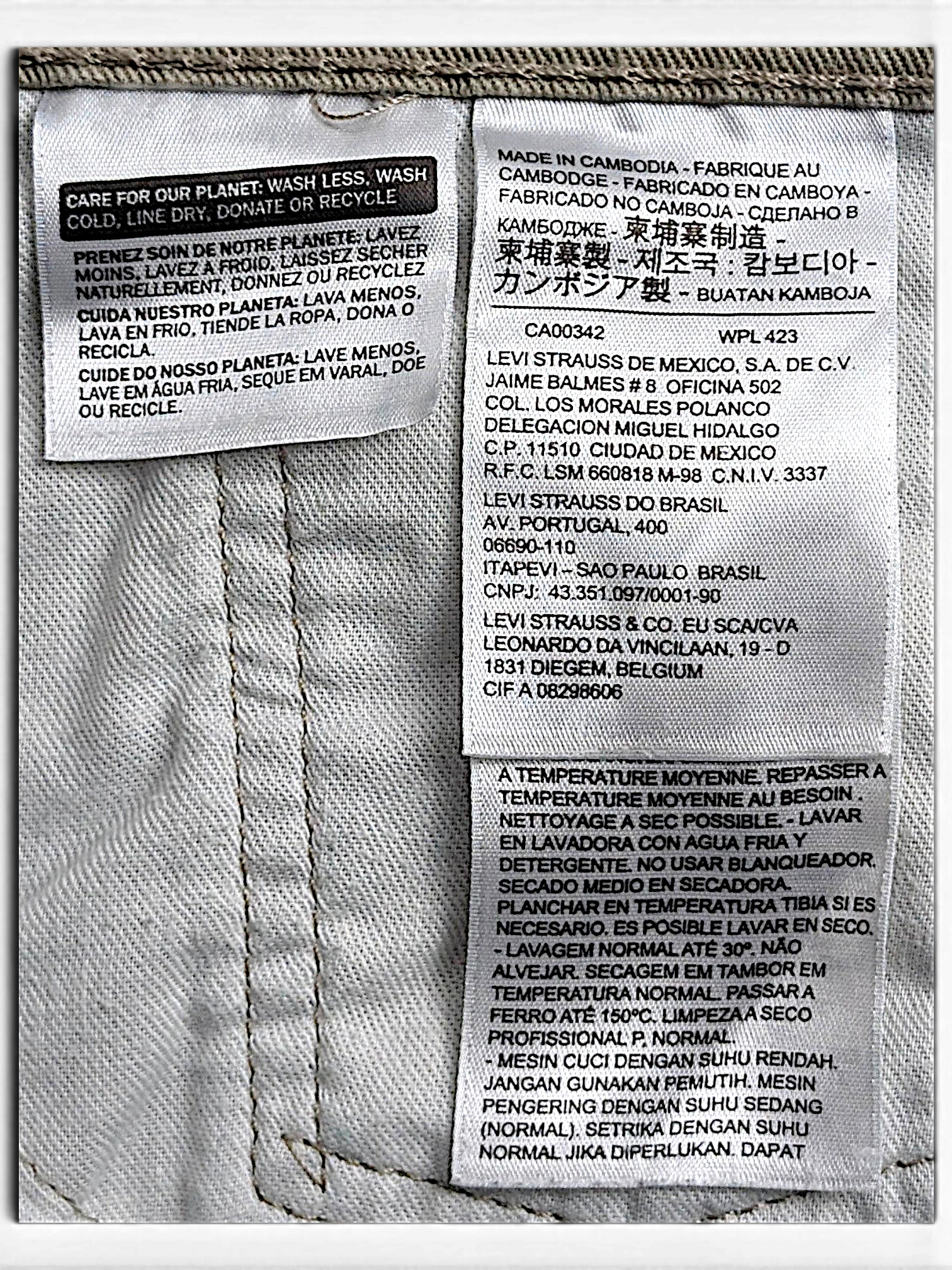 JAKE & IPI Levi’s 511 slim jeans internal care and origin label with multi-language washing instructions