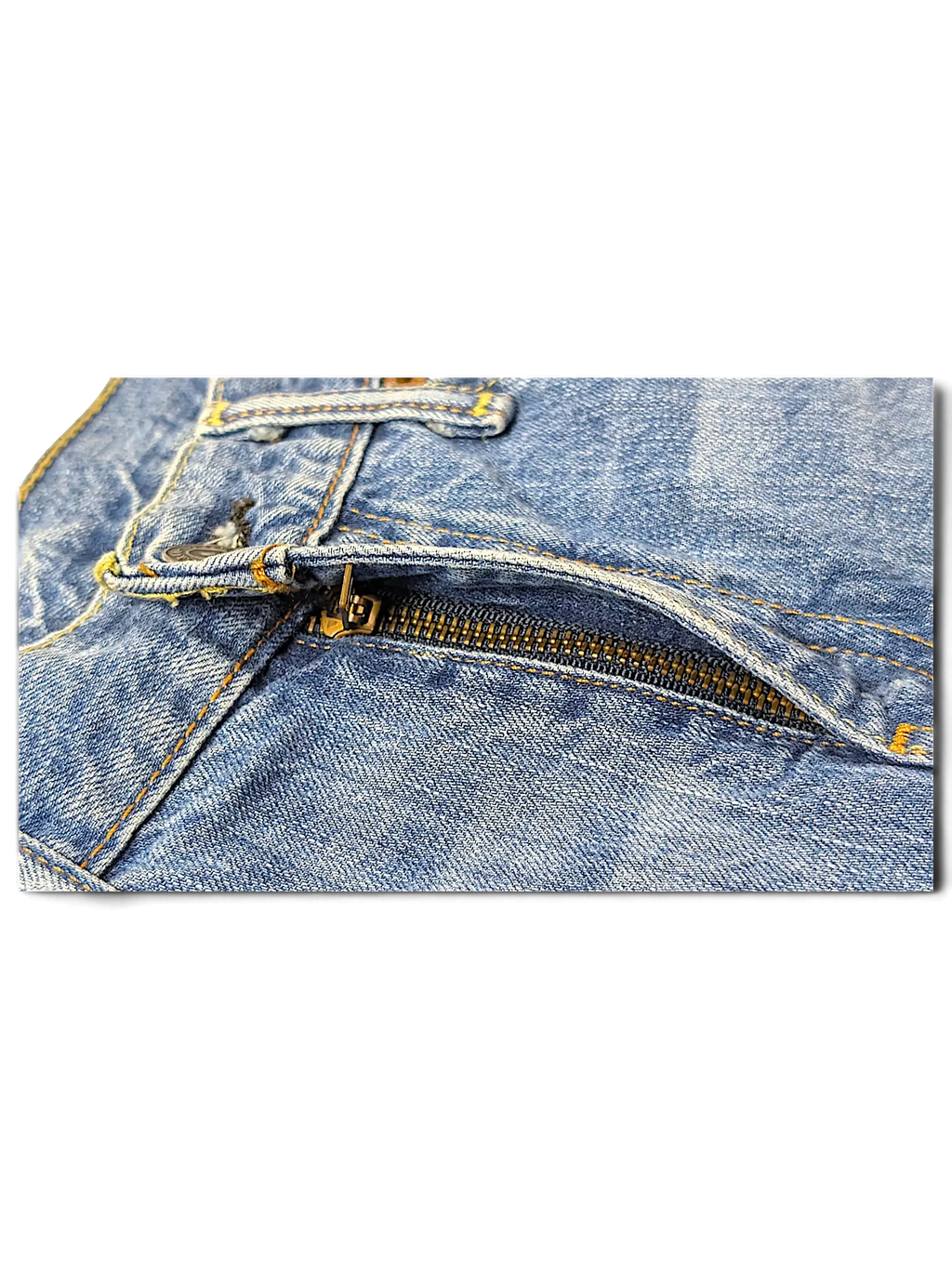 Close-up of the metal zipper and blue denim fabric on JAKE & IPI Levi's 511 ripped jeans.