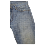 JAKE & IPI Levi's 514 siniset farkut klassisella viisitaskurakenteella ja haalistetulla pesulla.