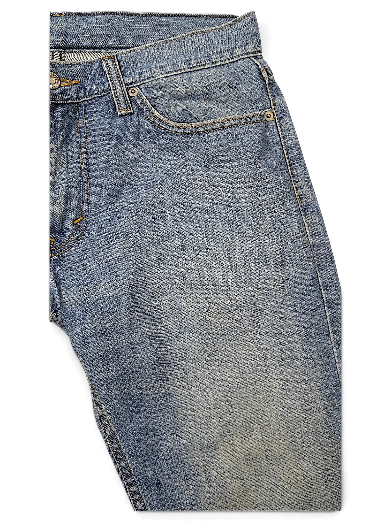 JAKE & IPI Levi's 514 blue denim jeans featuring a classic five-pocket construction and a faded wash finish.