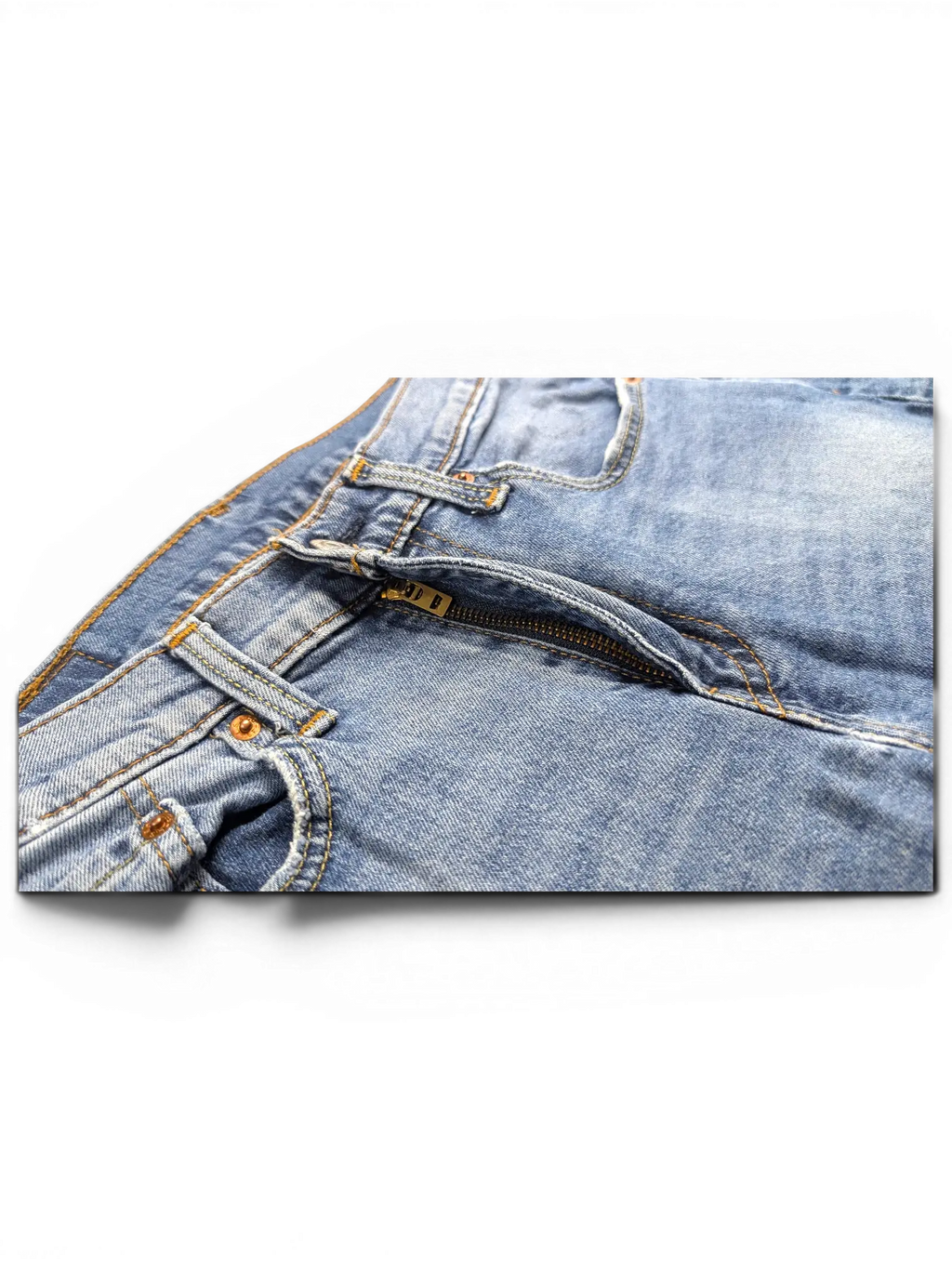 JAKE & IPI Levi's 514 light blue denim jeans featuring a metal zipper fly and classic five-pocket construction.