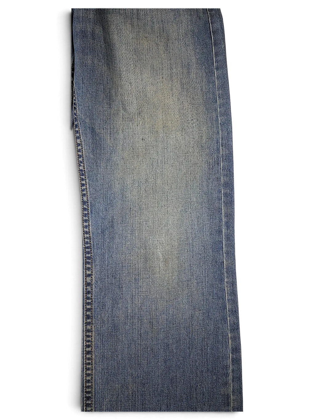 JAKE & IPI Levi's 514 jeans in light blue denim with a classic straight leg fit and subtle fading.