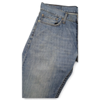 JAKE & IPI Levi's 514 vaaleansiniset farkut klassisella viisitaskurakenteella ja suoralla lahkeella.
