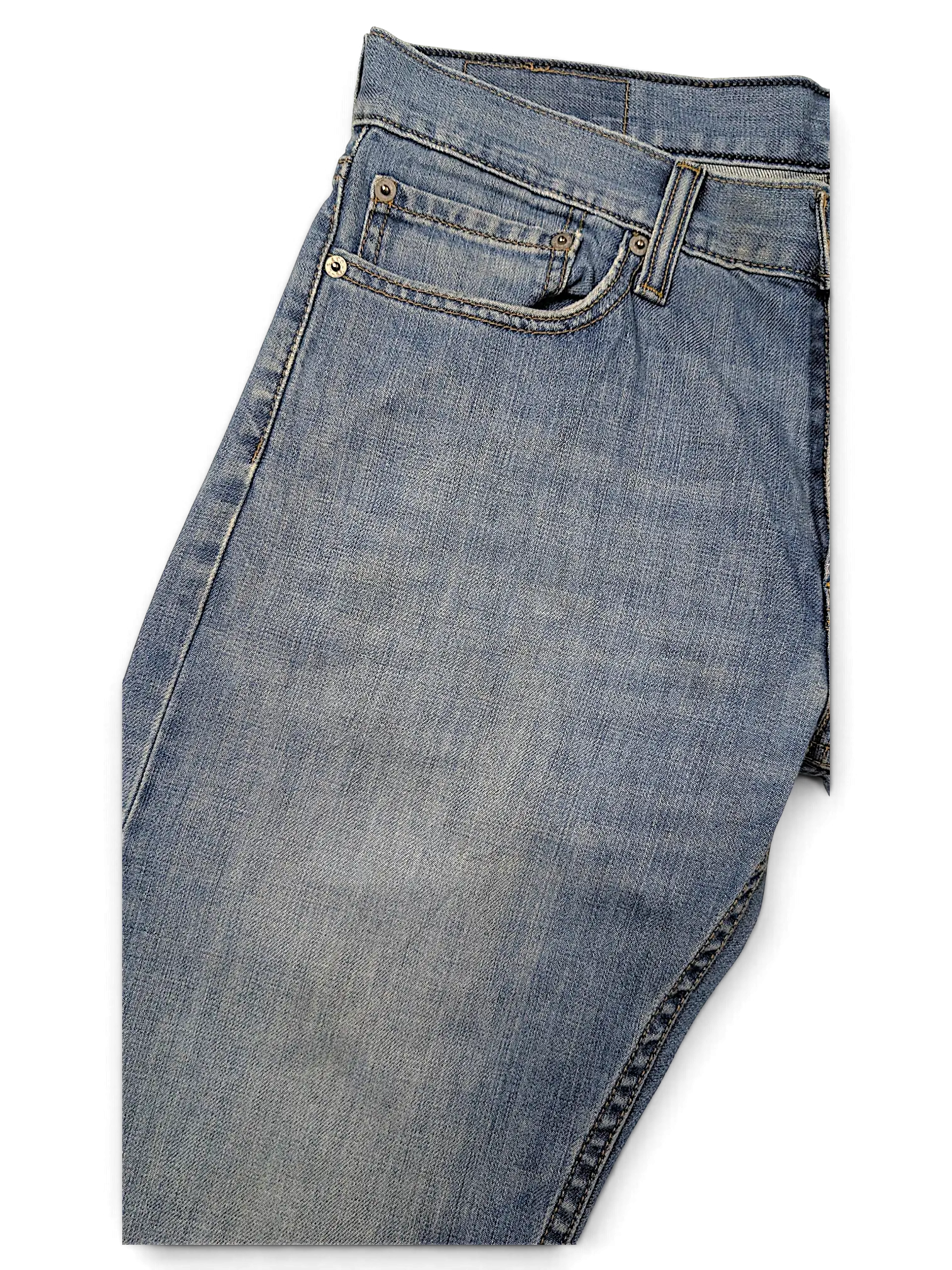 JAKE & IPI Levi's 514 light wash blue denim jeans featuring a classic five-pocket construction and straight leg fit.