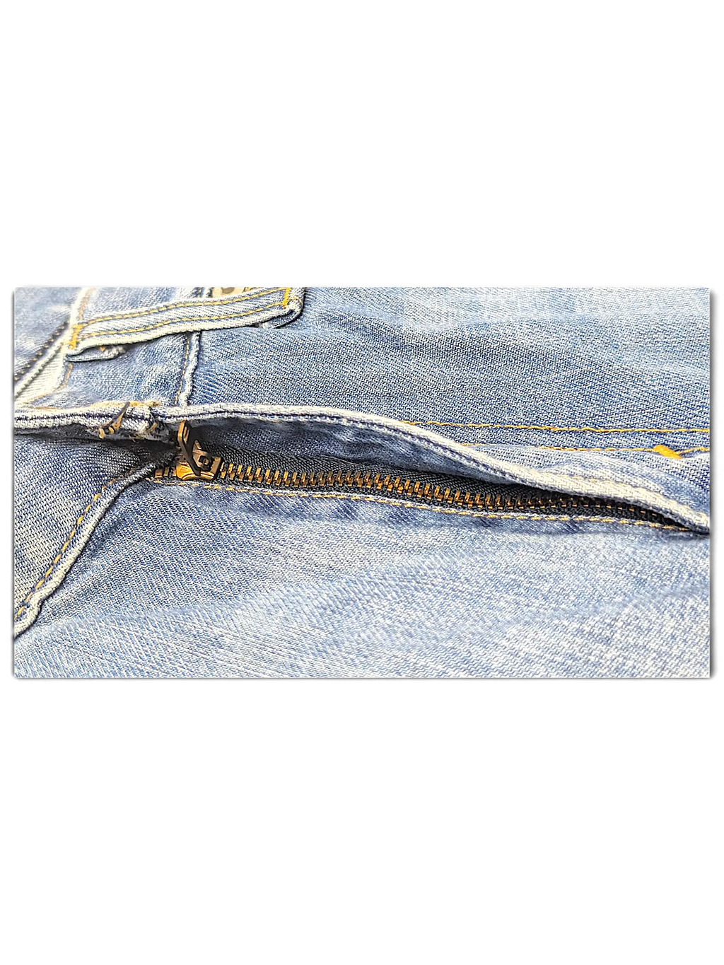 Close-up of the metal zipper and blue denim fabric on JAKE & IPI Levi's 514 jeans.