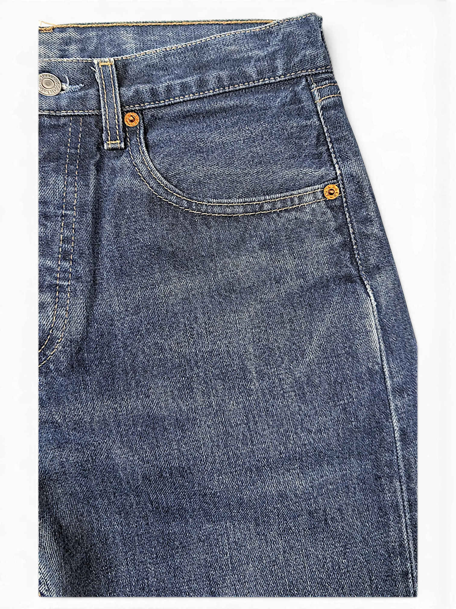JAKE & IPI Levi's 555 blue denim jeans featuring classic five-pocket construction and copper rivets