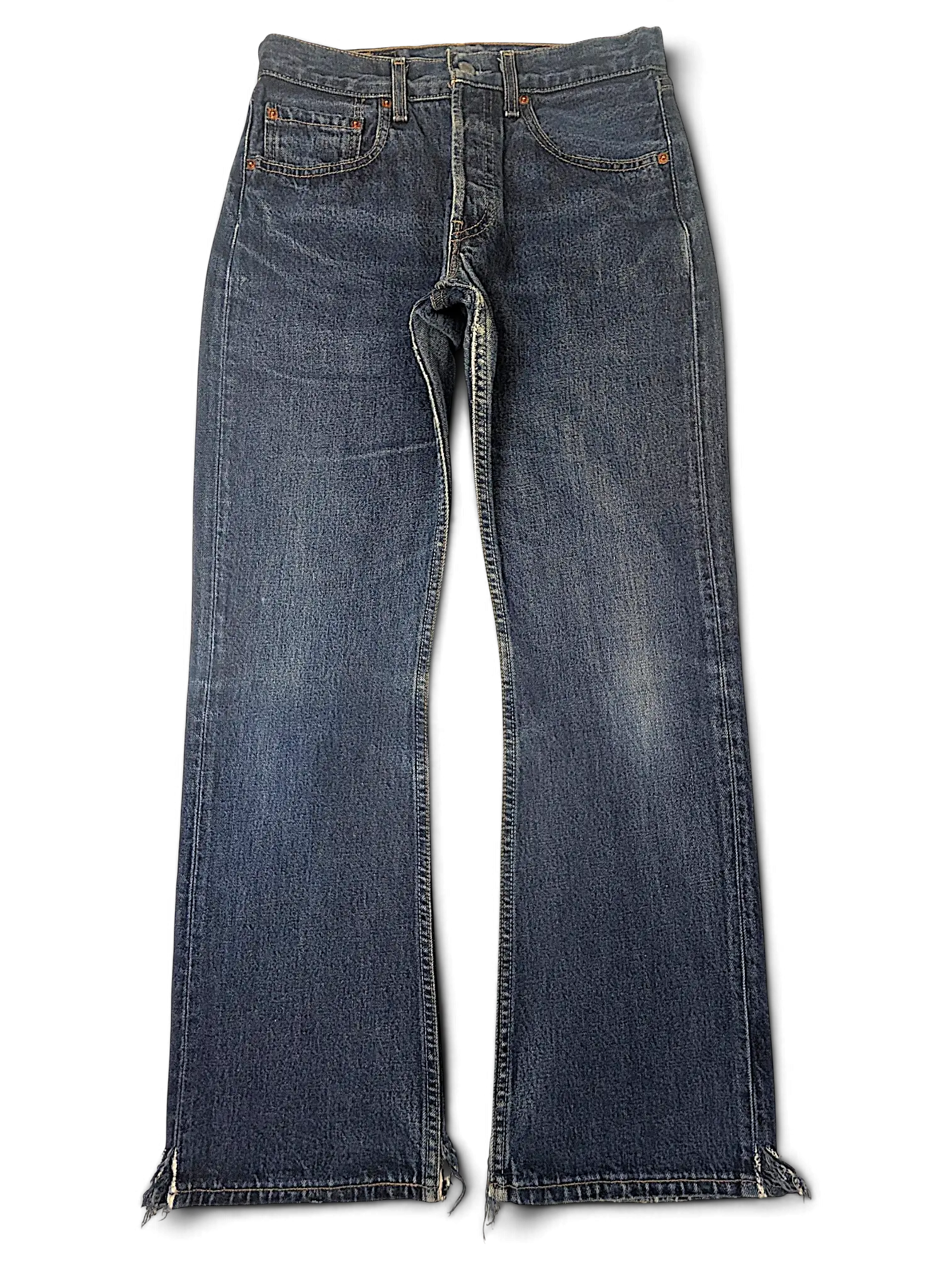 JAKE & IPI Levi's 555 blue denim jeans with a classic five-pocket construction and frayed hem detail.
