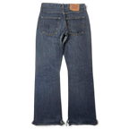JAKE & IPI Levi's 555 siniset farkut takaa: klassinen viisitaskurakenne ja rispaantunut helma.
