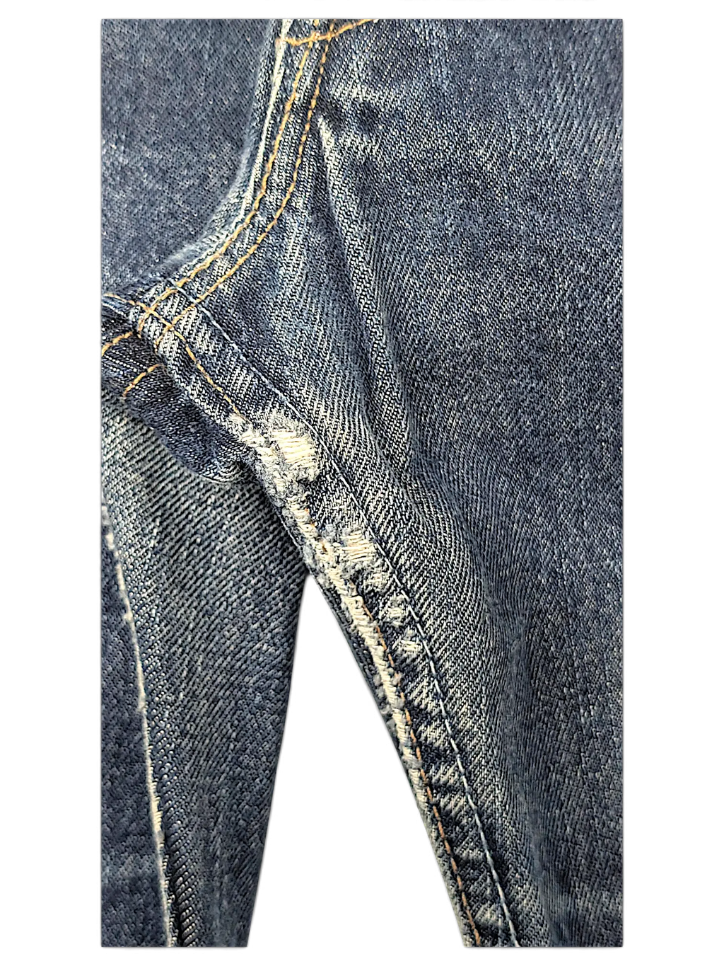 JAKE & IPI Levi's 555 blue denim jeans showing close-up detail of the inner thigh seam wear and stitching.