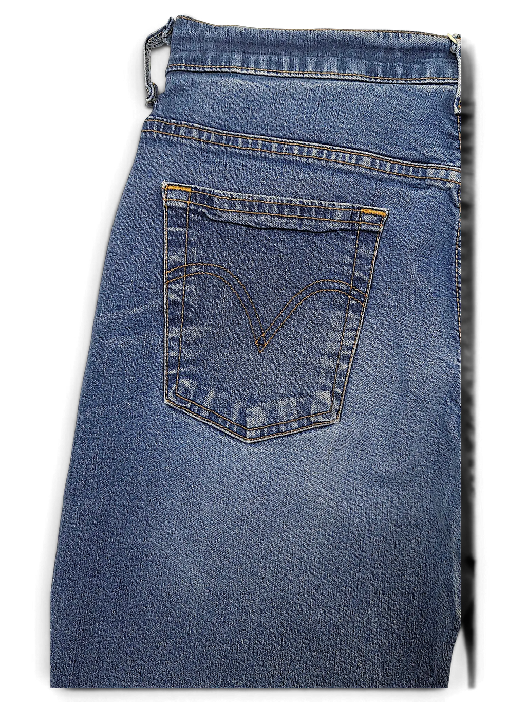 JAKE & IPI Levi's 584 87 blue denim jeans featuring a classic back pocket with signature arcuate stitching.
