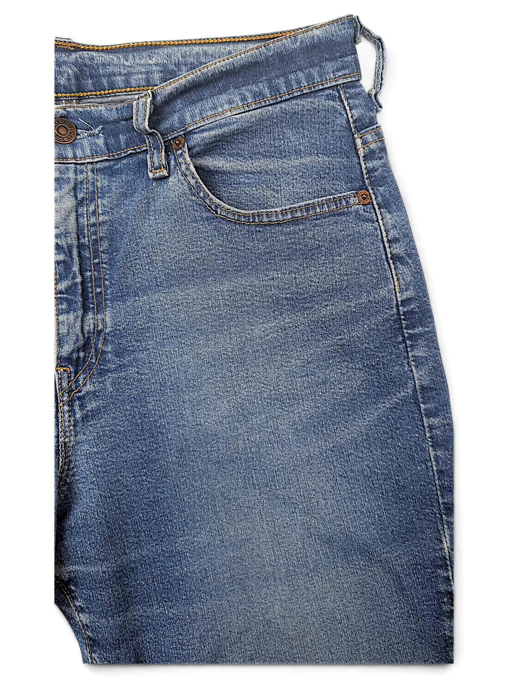JAKE & IPI Levi's 584 87 blue denim jeans featuring a classic five-pocket construction and metal button detail.