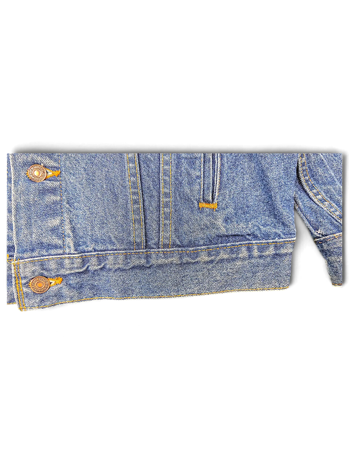 JAKE & IPI Levi's blue denim jacket featuring classic copper-toned metal buttons and contrast stitching