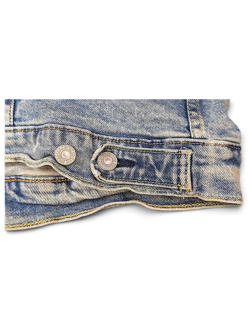 JAKE & IPI Levi's 5198 denim jacket featuring light blue distressed wash and silver metallic button detail