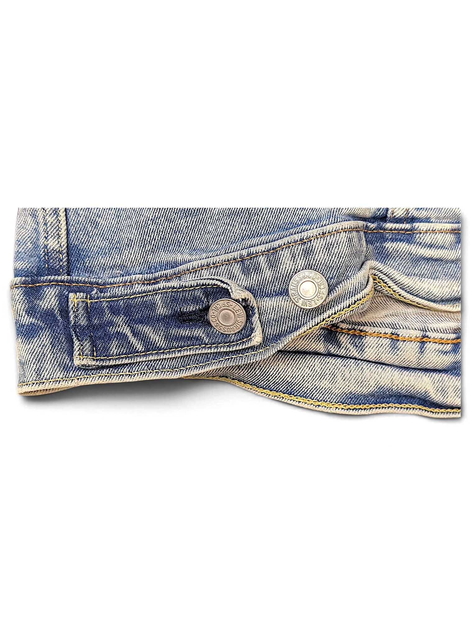JAKE & IPI Levi's 5198 light wash denim jacket hem detail featuring branded metal buttons and contrast stitching.