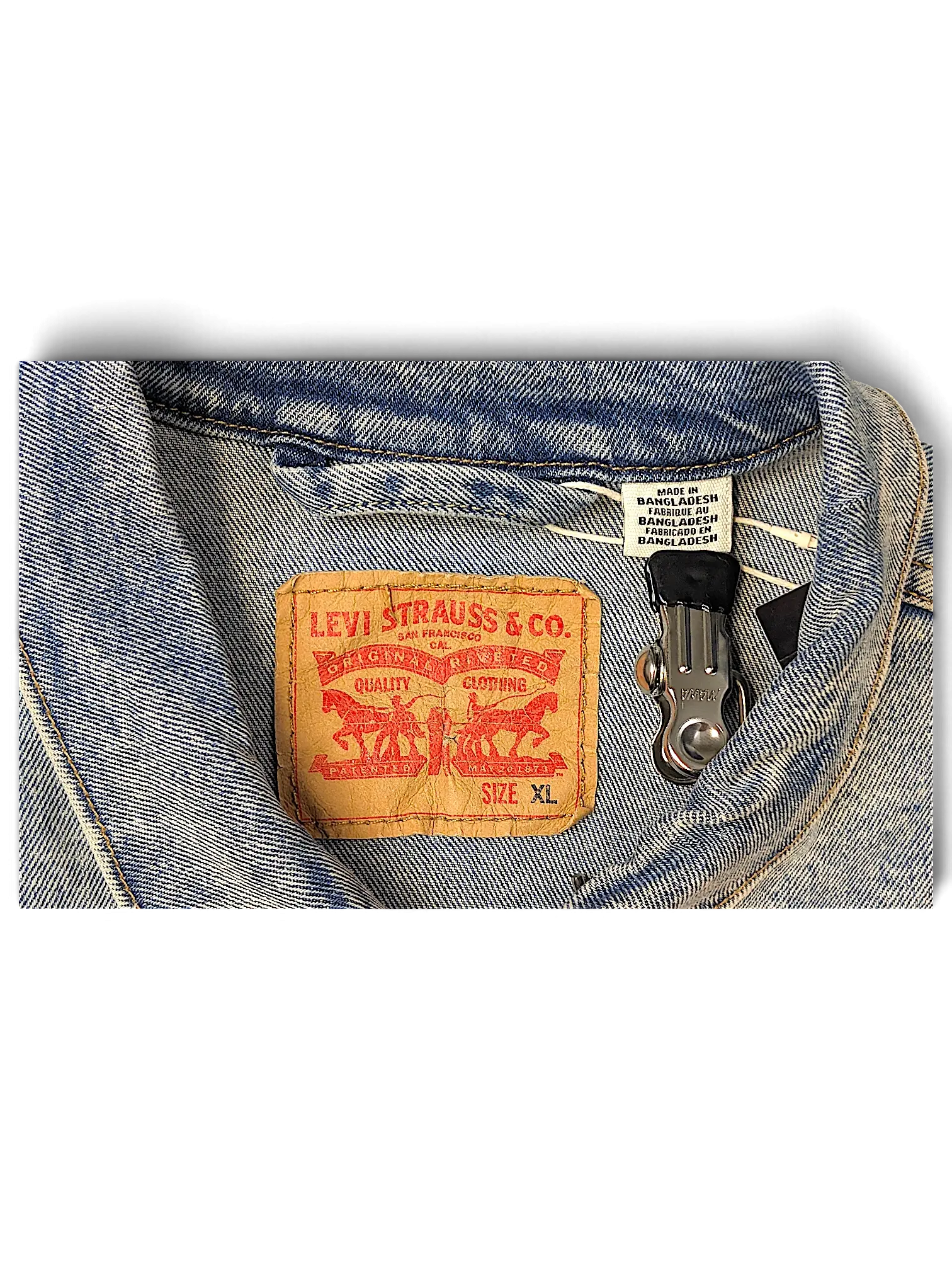 JAKE & IPI Levi's 5198 denim jacket featuring a classic tan leather brand patch and size XL label on the inner collar.