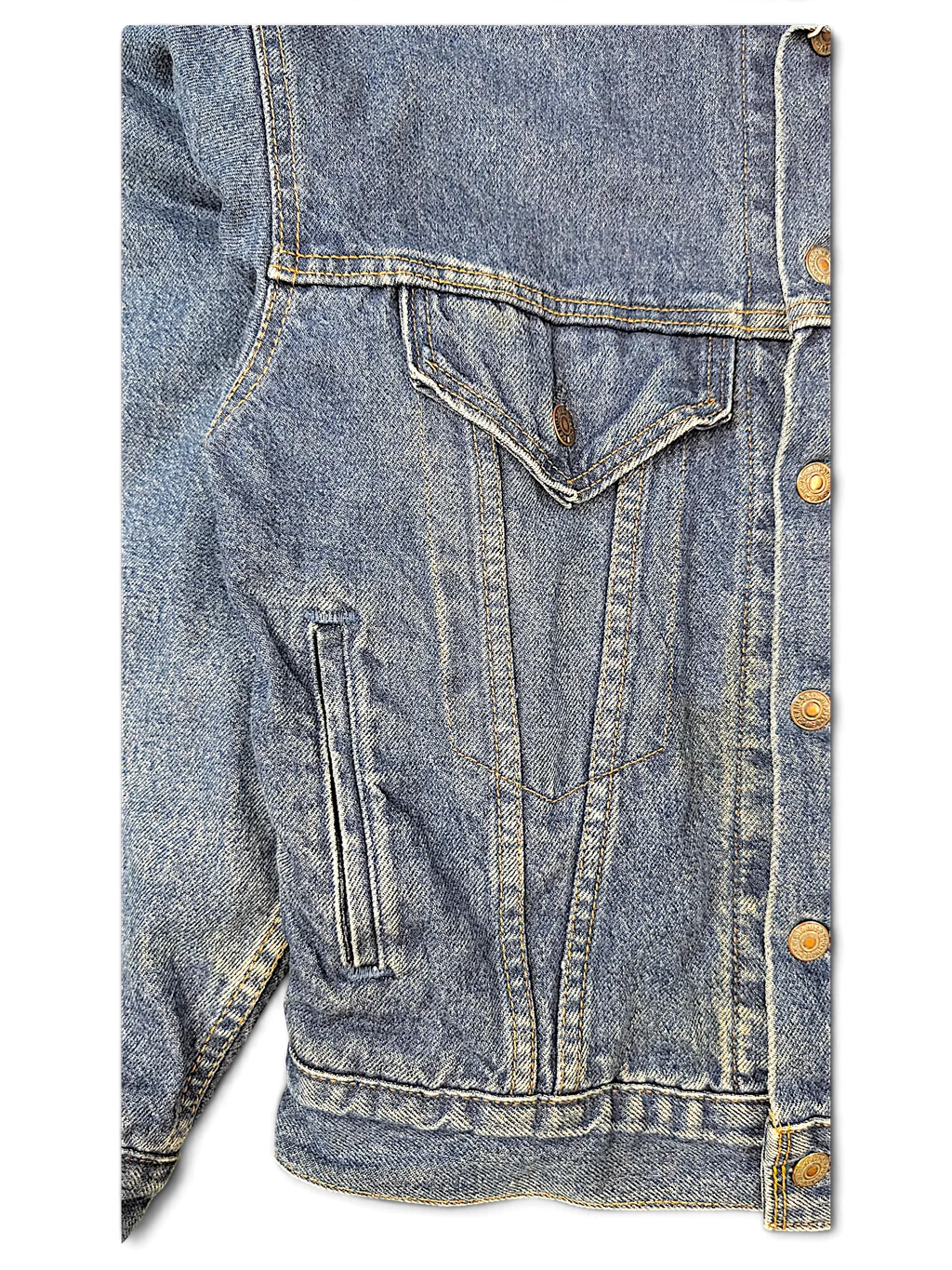 JAKE & IPI Levi's blue denim jacket with quilted lining, featuring classic chest pockets and metal button closure.