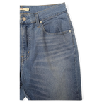 JAKE & IPI Levi's 726 flare -farkut keskisävyistä denimiä, klassinen viisitaskumalli ja metalliniitit.