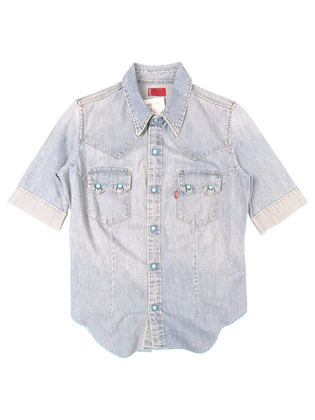JAKE & IPI pre-owned Levi's light blue denim western shirt with short sleeves and turquoise snap buttons.