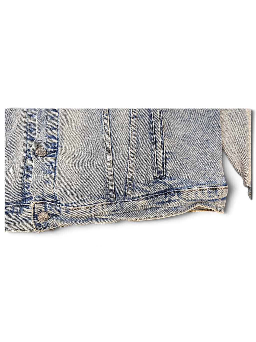 JAKE & IPI Levi's 5198 light wash blue denim jacket featuring classic metal button closure and side pockets