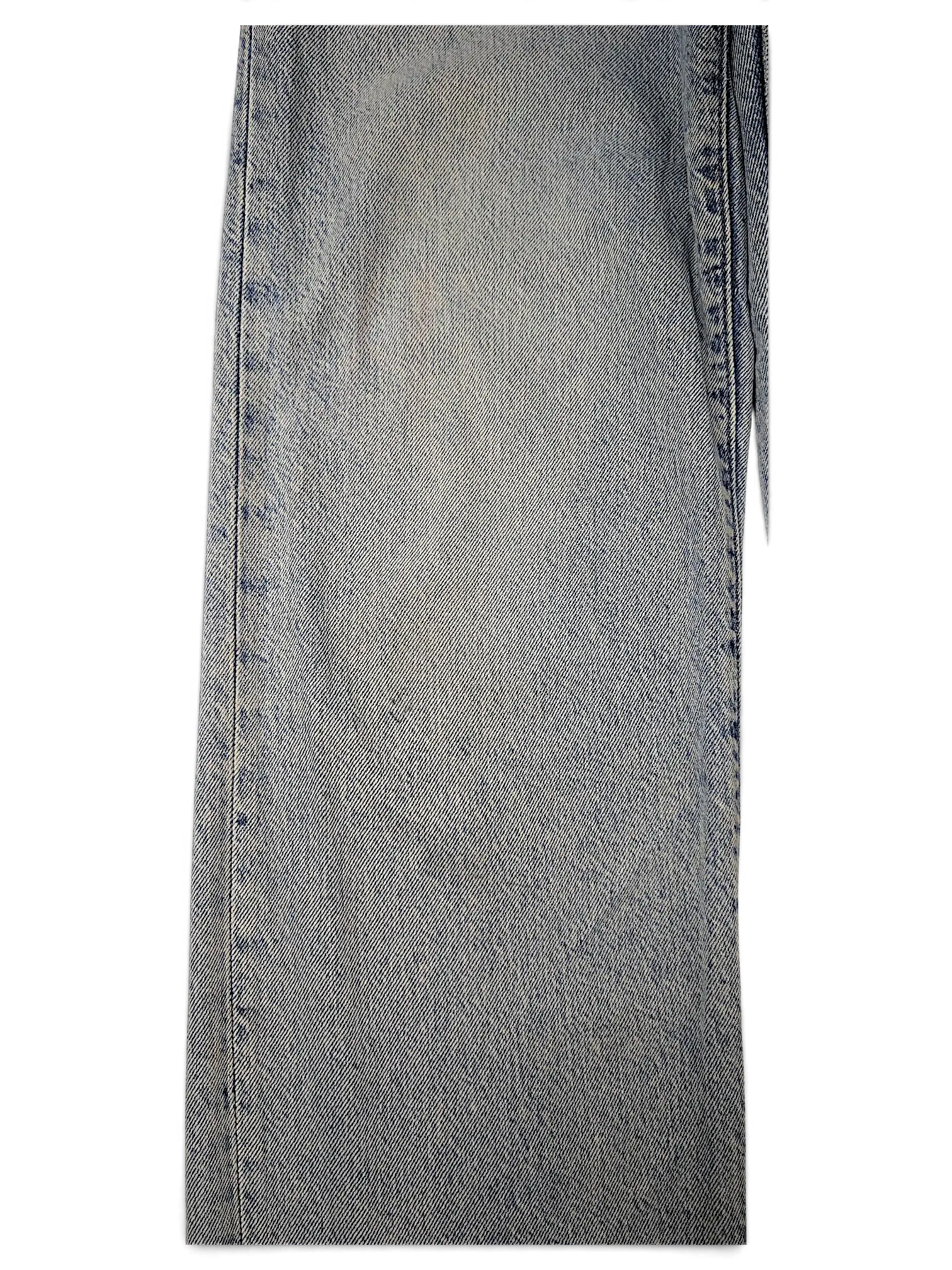 JAKE & IPI Levi's light wash denim jeans featuring a classic five-pocket construction and straight leg silhouette.