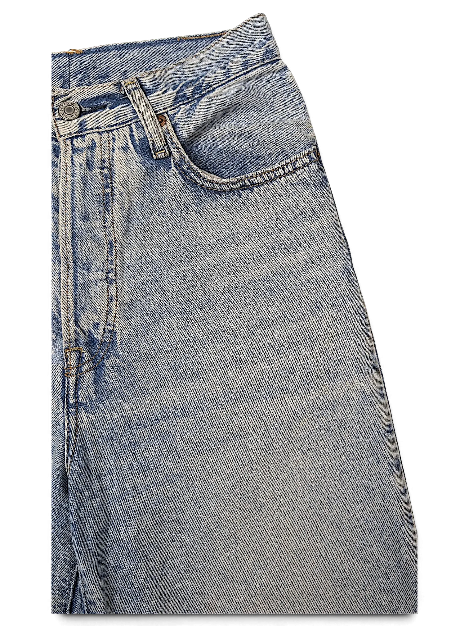 JAKE & IPI Levi's light wash denim jeans featuring a classic five-pocket construction and durable cotton fabric.