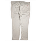 JAKE & IPI beiget Levi's XX Chino 511 -housut takaa, taskussa pieni punainen merkkilappu.