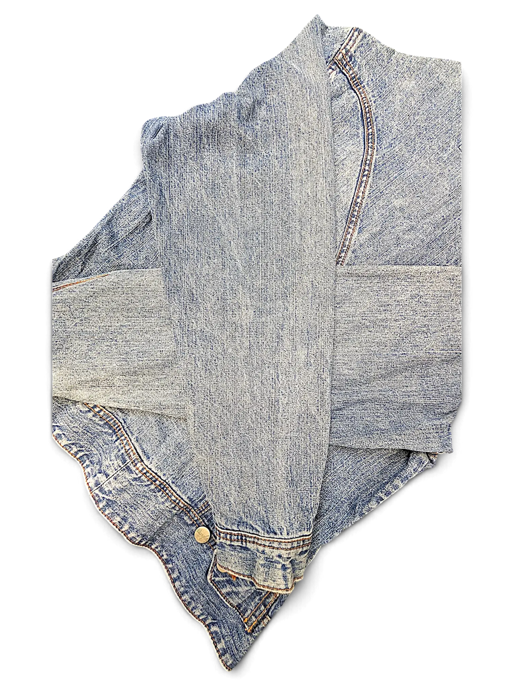 JAKE & IPI Wrangler blues light wash denim jacket with classic button cuffs and textured fabric detail.
