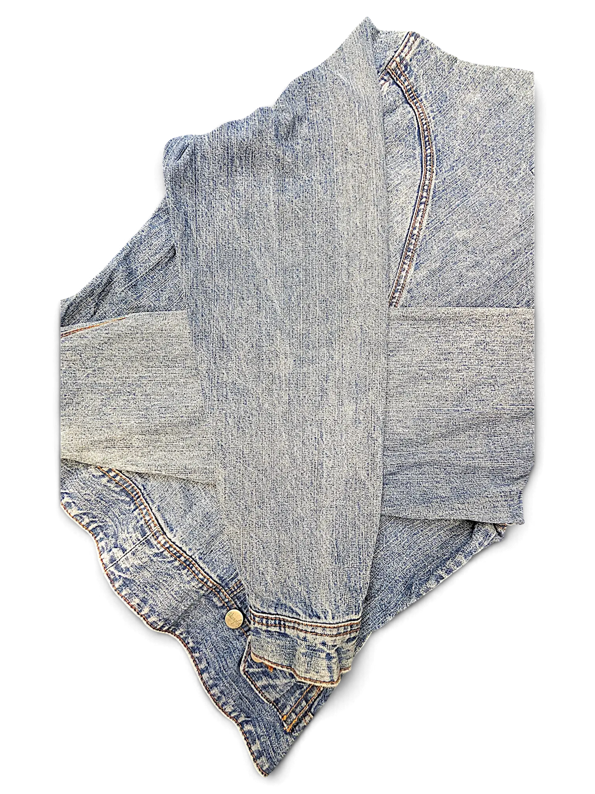 JAKE & IPI Wrangler blues light wash denim jacket with classic button cuffs and textured fabric detail.