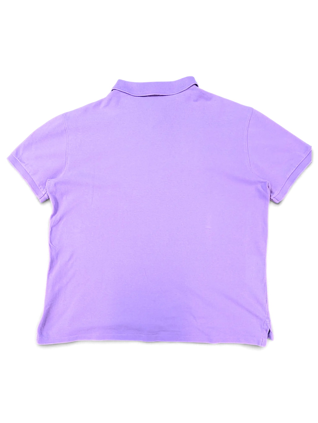 Back view of a JAKE & IPI lilac polo shirt featuring a classic collar and short sleeves on a white background.