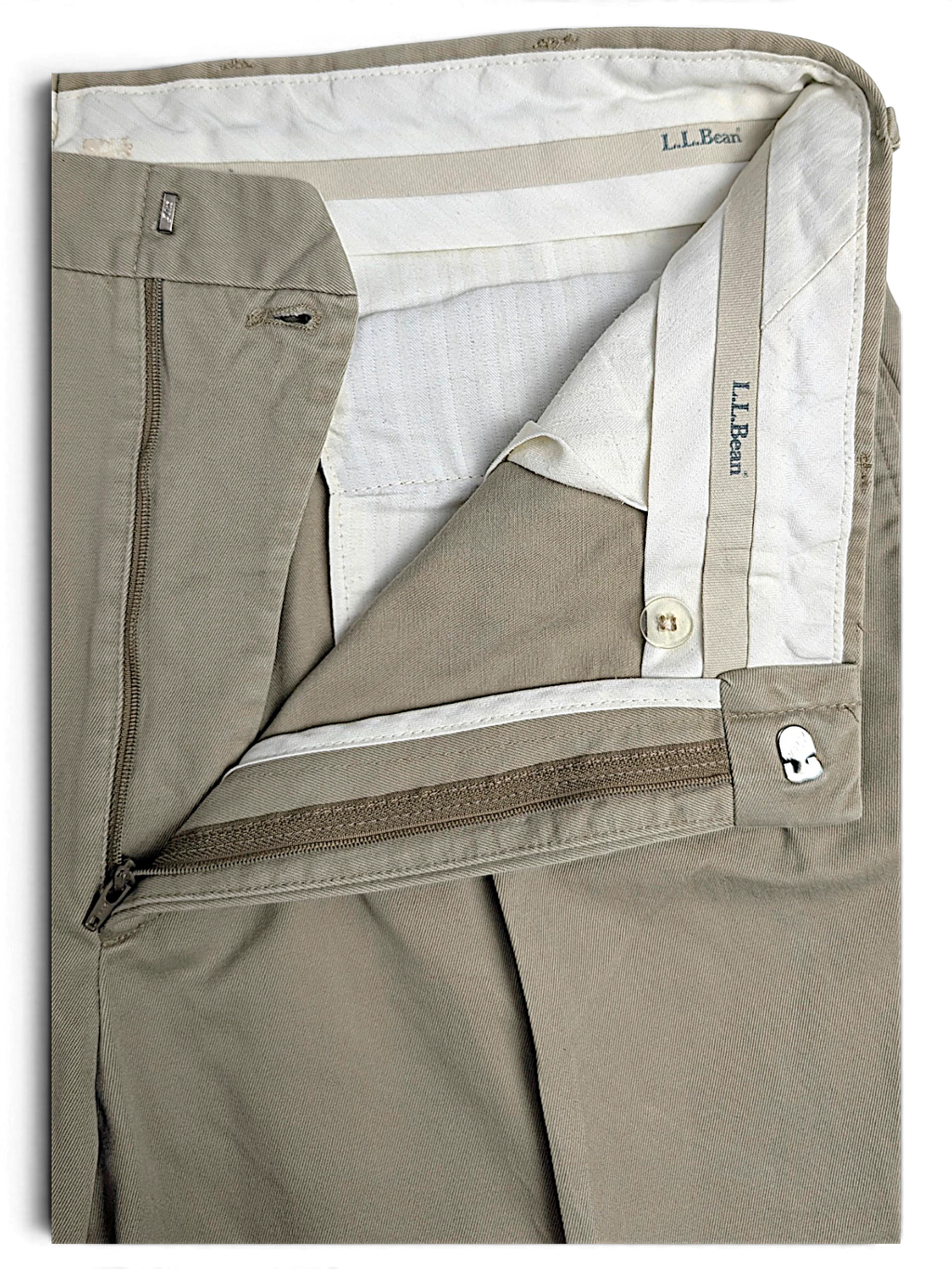 JAKE & IPI L.L.Bean beige pleated chinos featuring a front zipper closure and internal branded waistband detail.