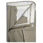 JAKE & IPI L.L.Bean beige pleated chinos featuring a front zipper closure and internal branded waistband detail.