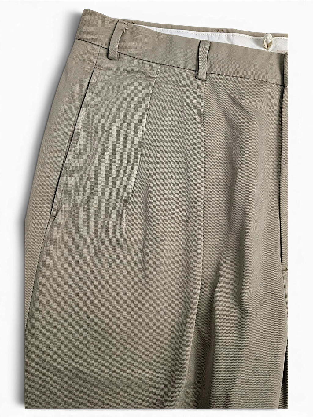 JAKE & IPI pre-owned L.L.Bean beige chinos featuring double front pleats and a relaxed straight leg fit.