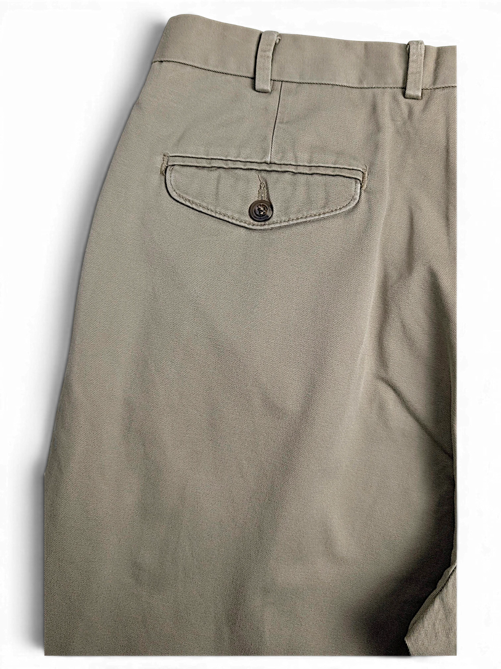 JAKE & IPI pre-owned L.L.Bean beige chino trousers featuring a buttoned back pocket and classic pleated design.