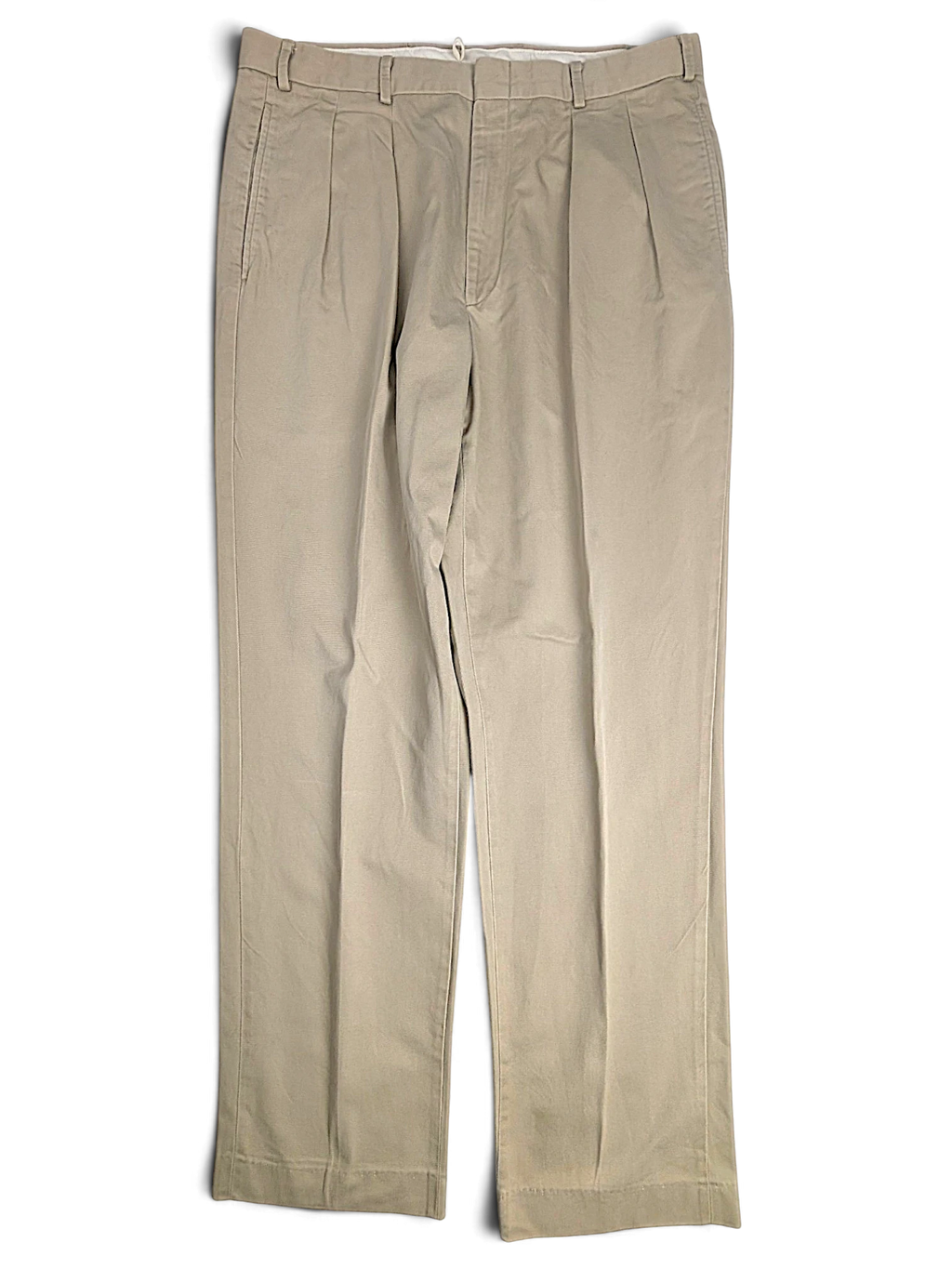 JAKE & IPI pre-owned L.L.Bean beige chinos with double front pleats and a relaxed straight leg fit.