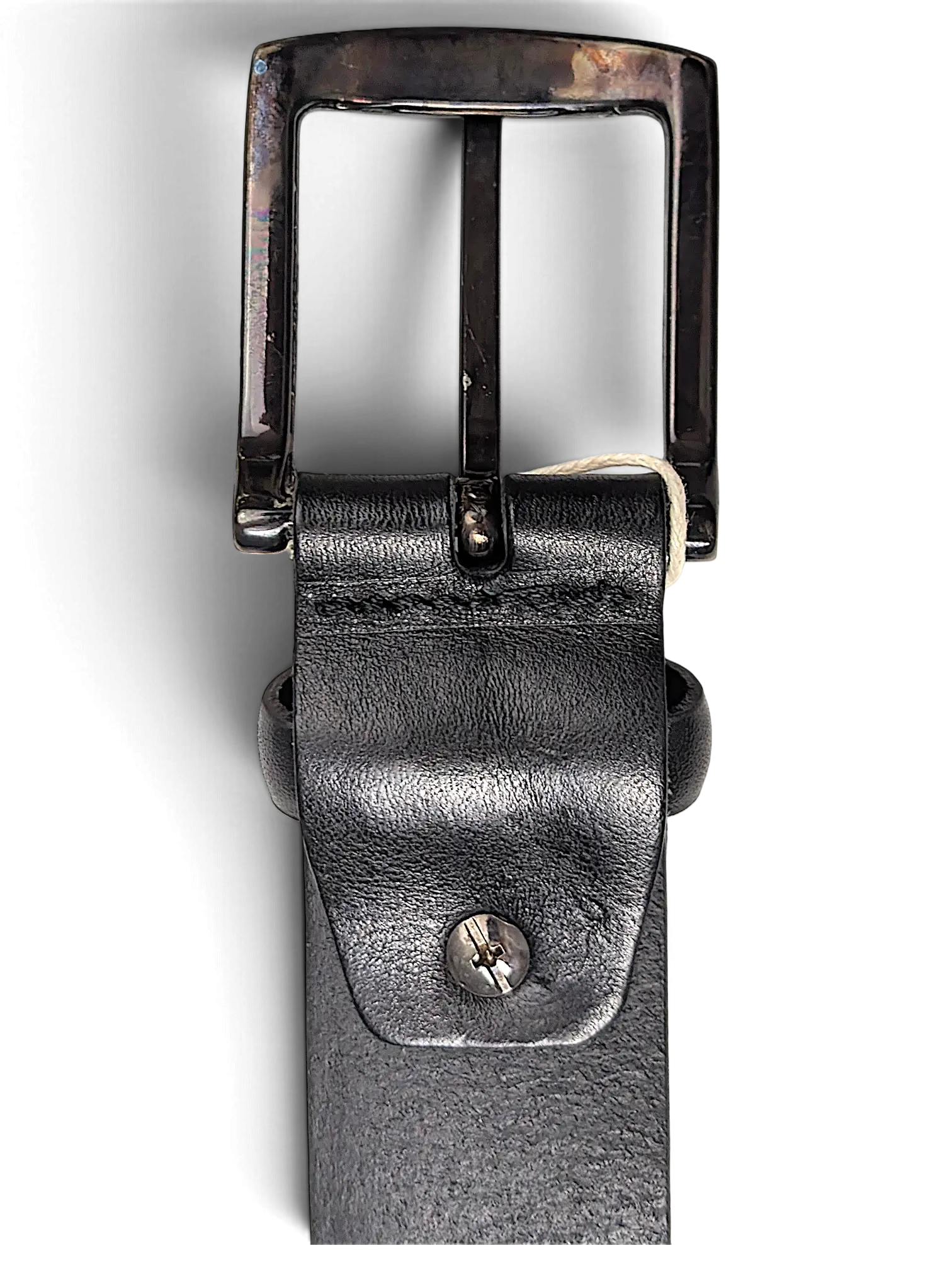 JAKE & IPI LLOYD black leather belt featuring a dark metallic buckle and stitched detail on a white background