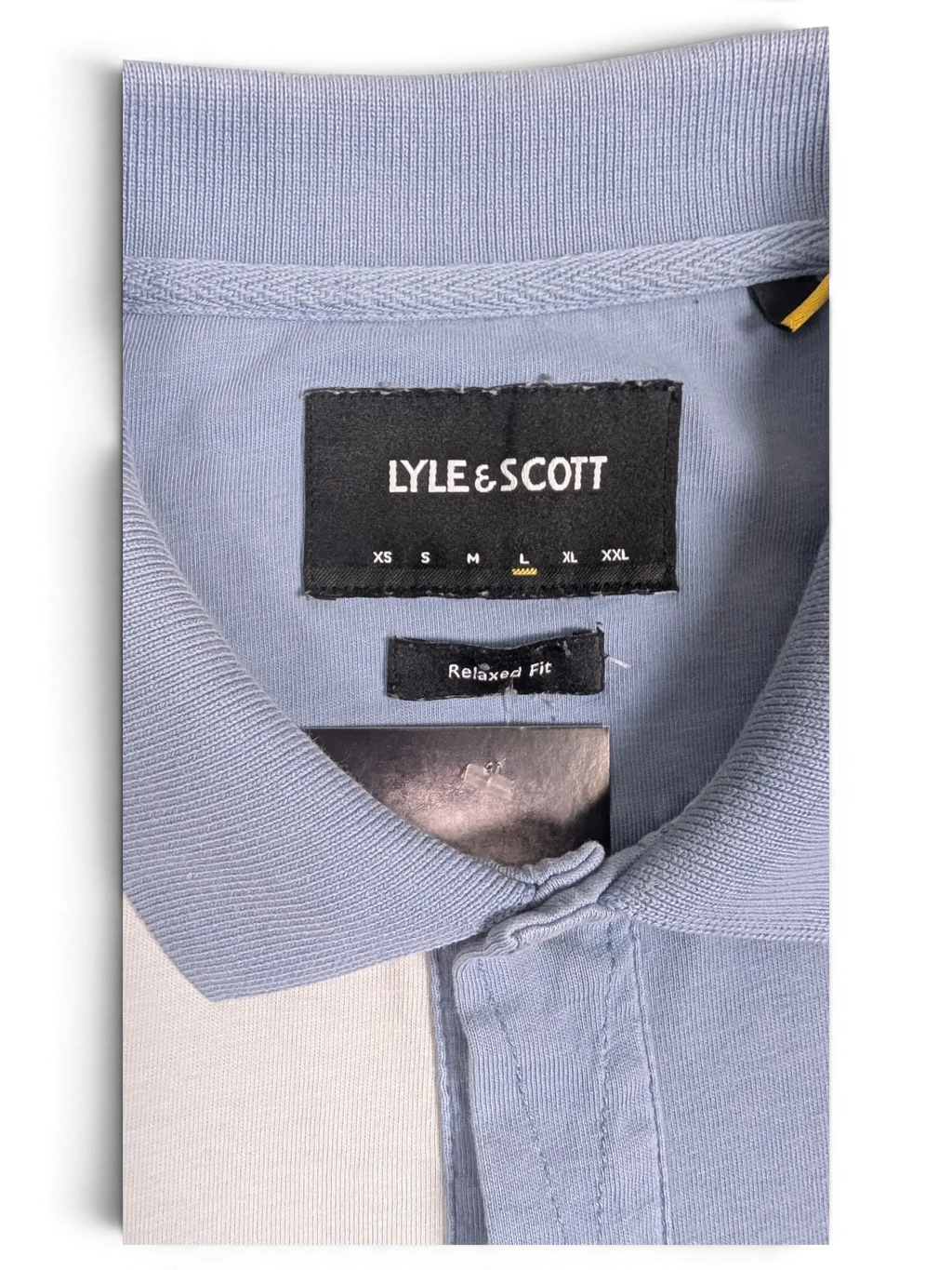 JAKE & IPI pre-owned Lyle & Scott color block polo shirt in light blue, navy, and cream with relaxed fit label.