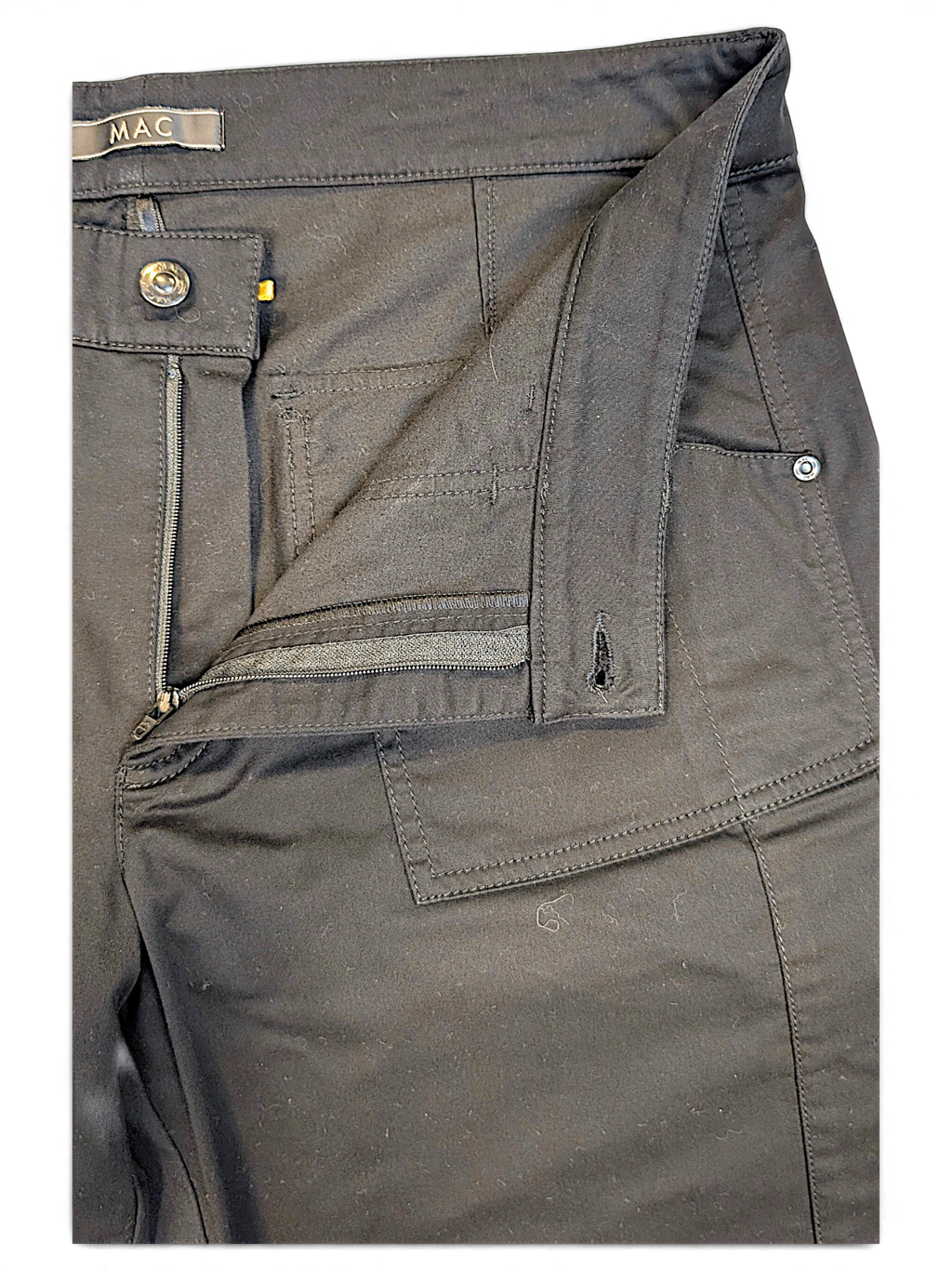 JAKE & IPI pre-owned MAC Jeans black bootcut trousers featuring a front zip fly and button closure detail.