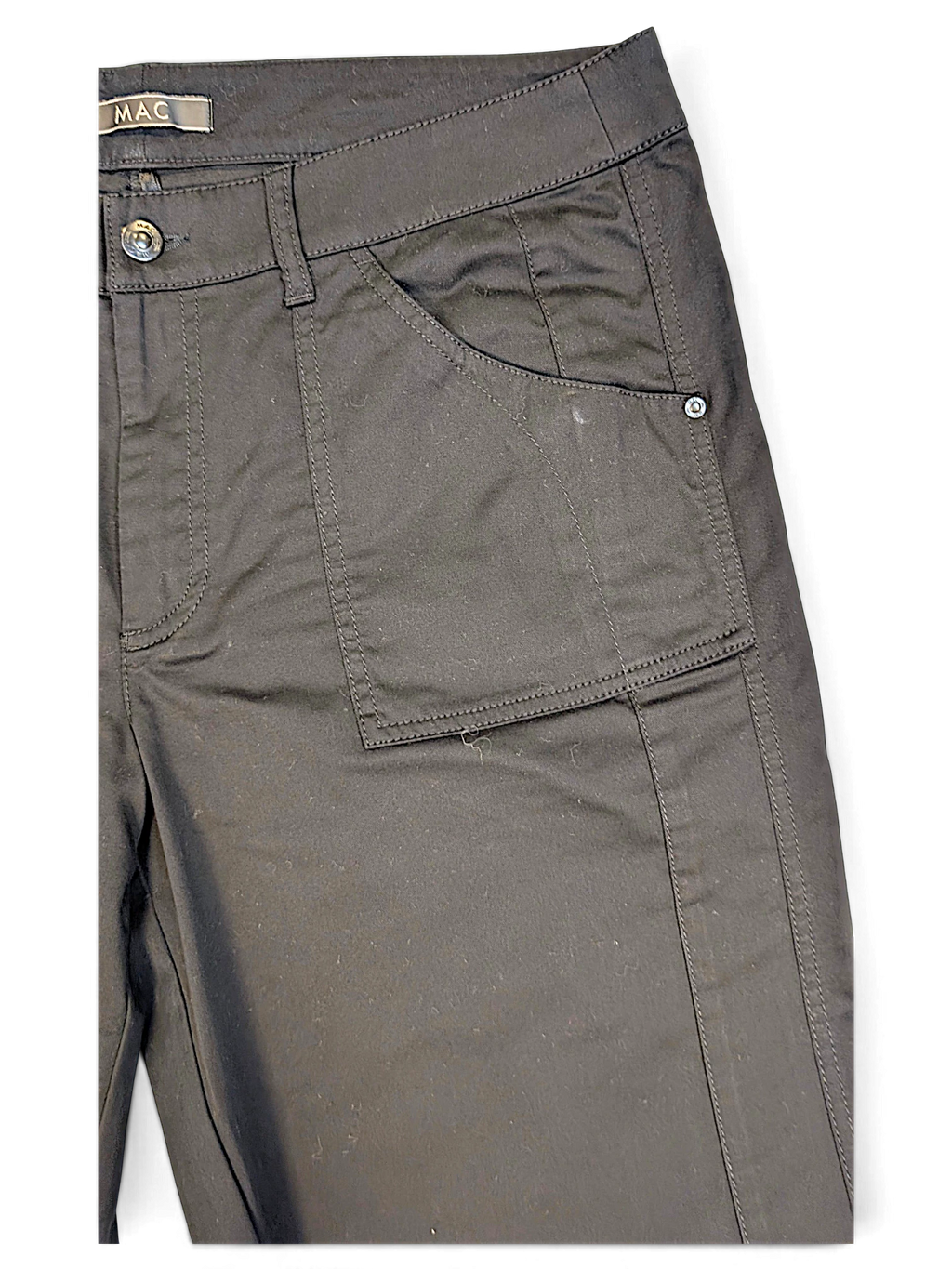 JAKE & IPI pre-owned MAC Jeans black bootcut trousers featuring a front pocket detail and branded button closure.