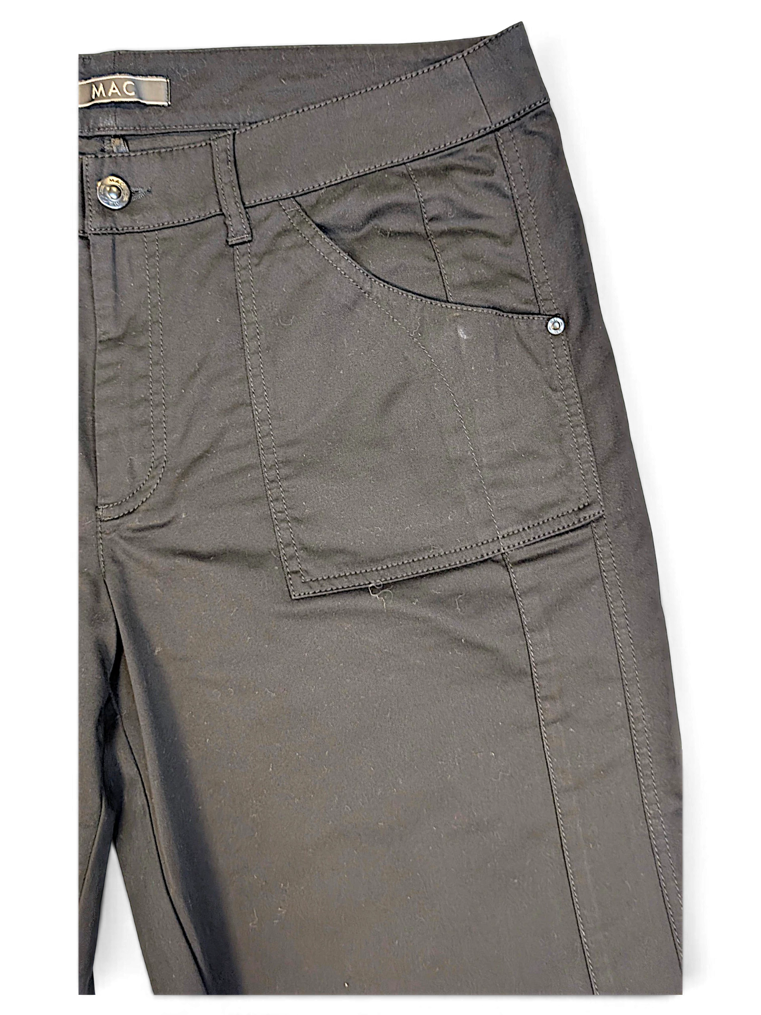 JAKE & IPI pre-owned MAC Jeans black bootcut trousers featuring a front pocket detail and branded button closure.