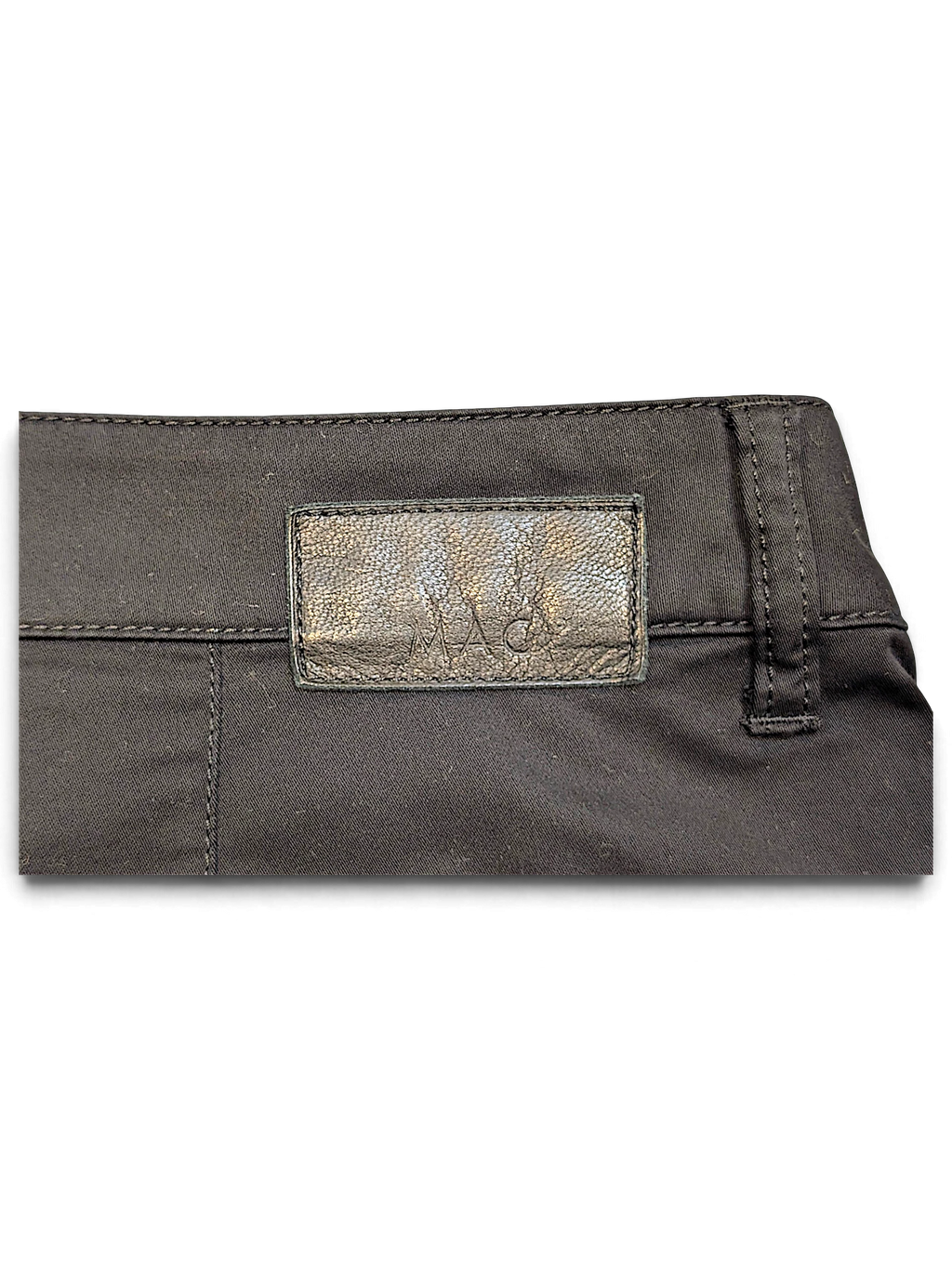 JAKE & IPI pre-owned MAC Jeans black bootcut trousers featuring a branded leather patch on the waistband