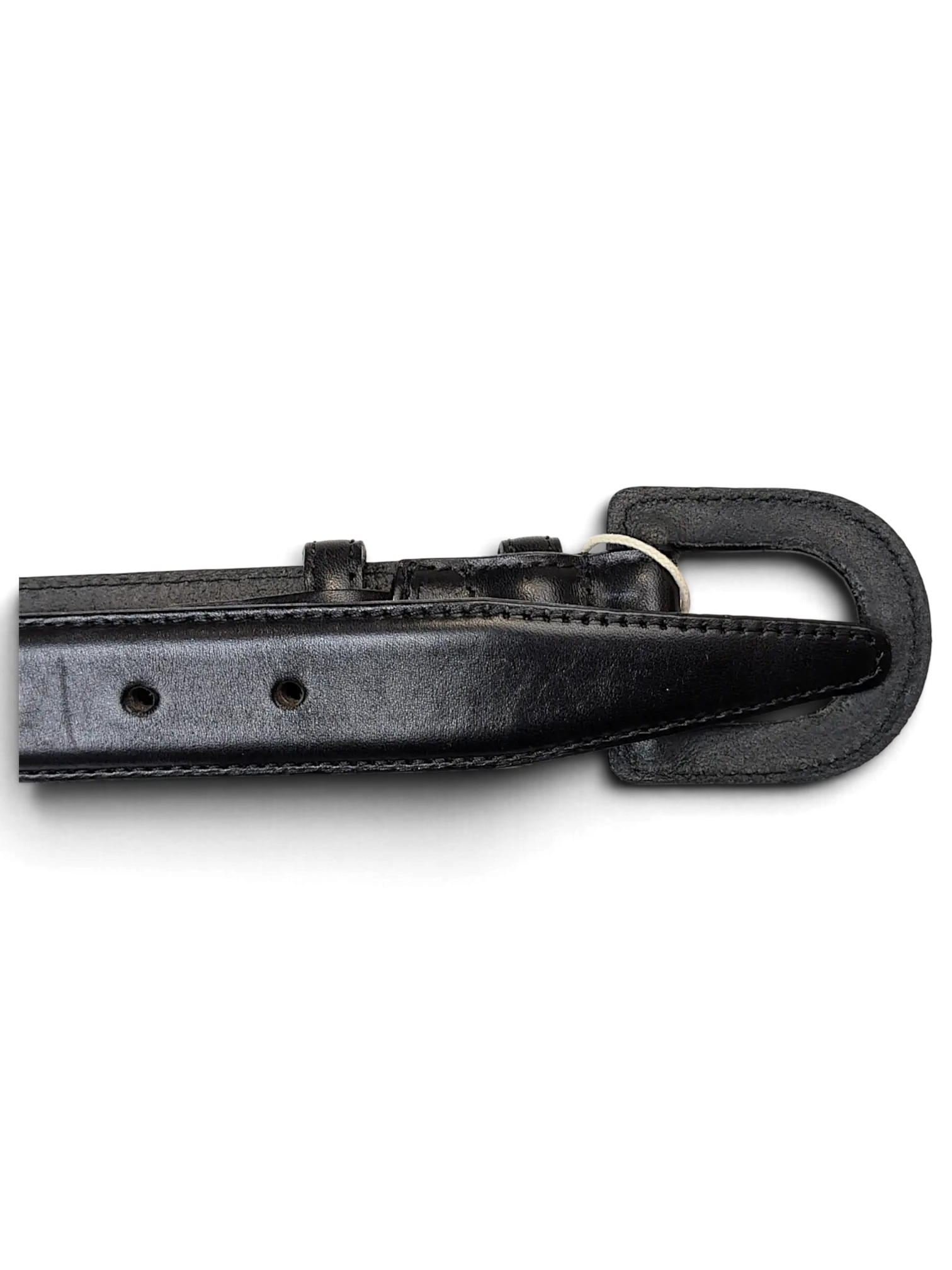 JAKE & IPI Mani black leather belt featuring a unique D-shaped buckle and detailed stitching